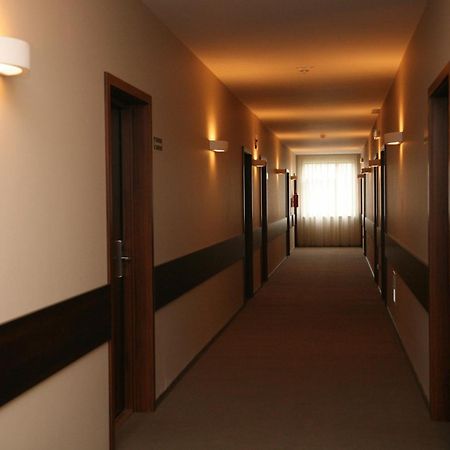 Hotel Hi-Fi Spa Новы-Томысль Экстерьер фото