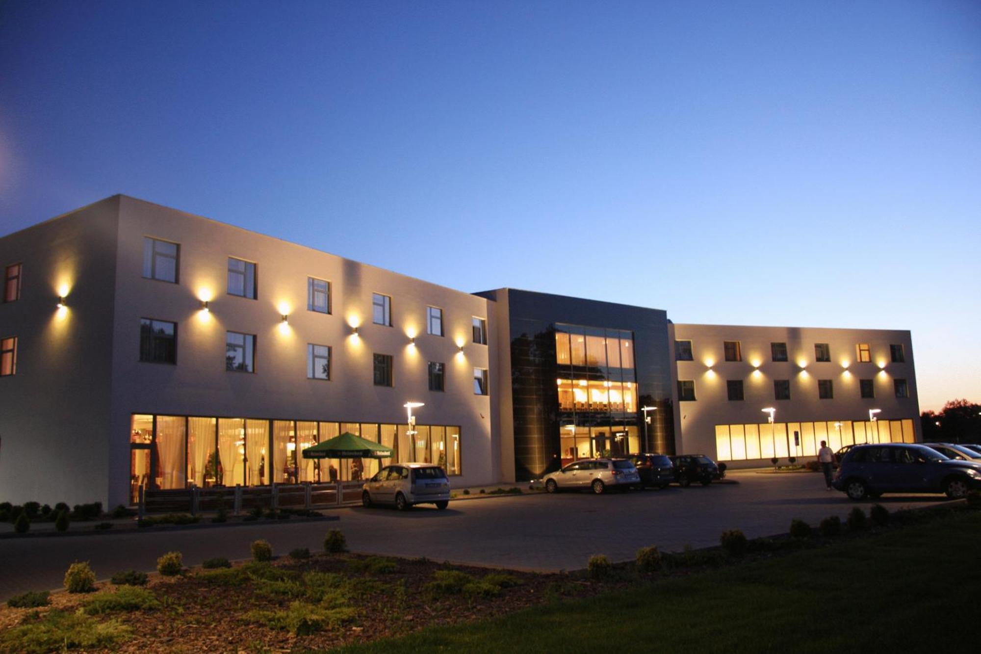 Hotel Hi-Fi Spa Новы-Томысль Экстерьер фото
