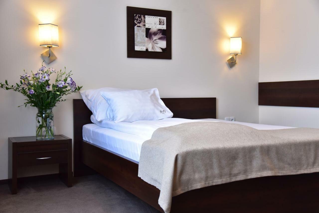 Hotel Hi-Fi Spa Новы-Томысль Экстерьер фото